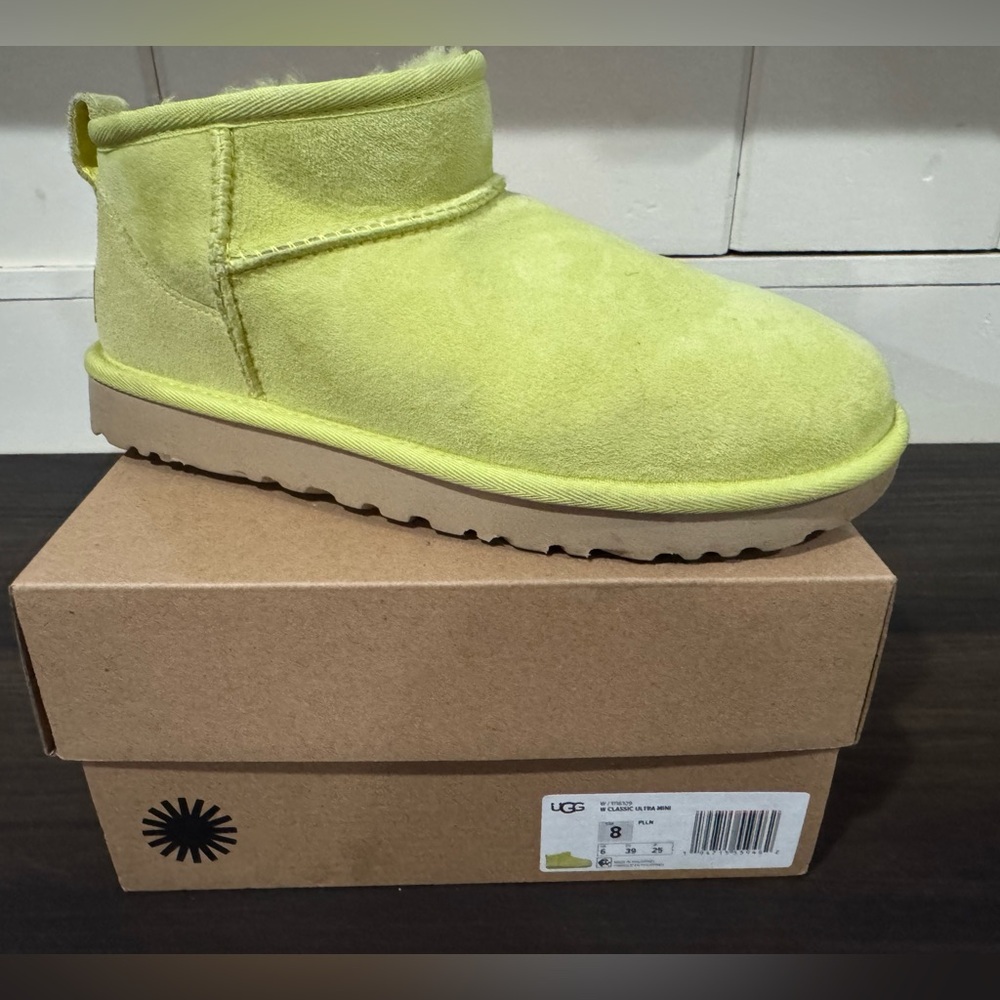 UGG Women’s Classic Ultra Mini shoe boot Size 8 vibrant yellow - Picture 6 of 7